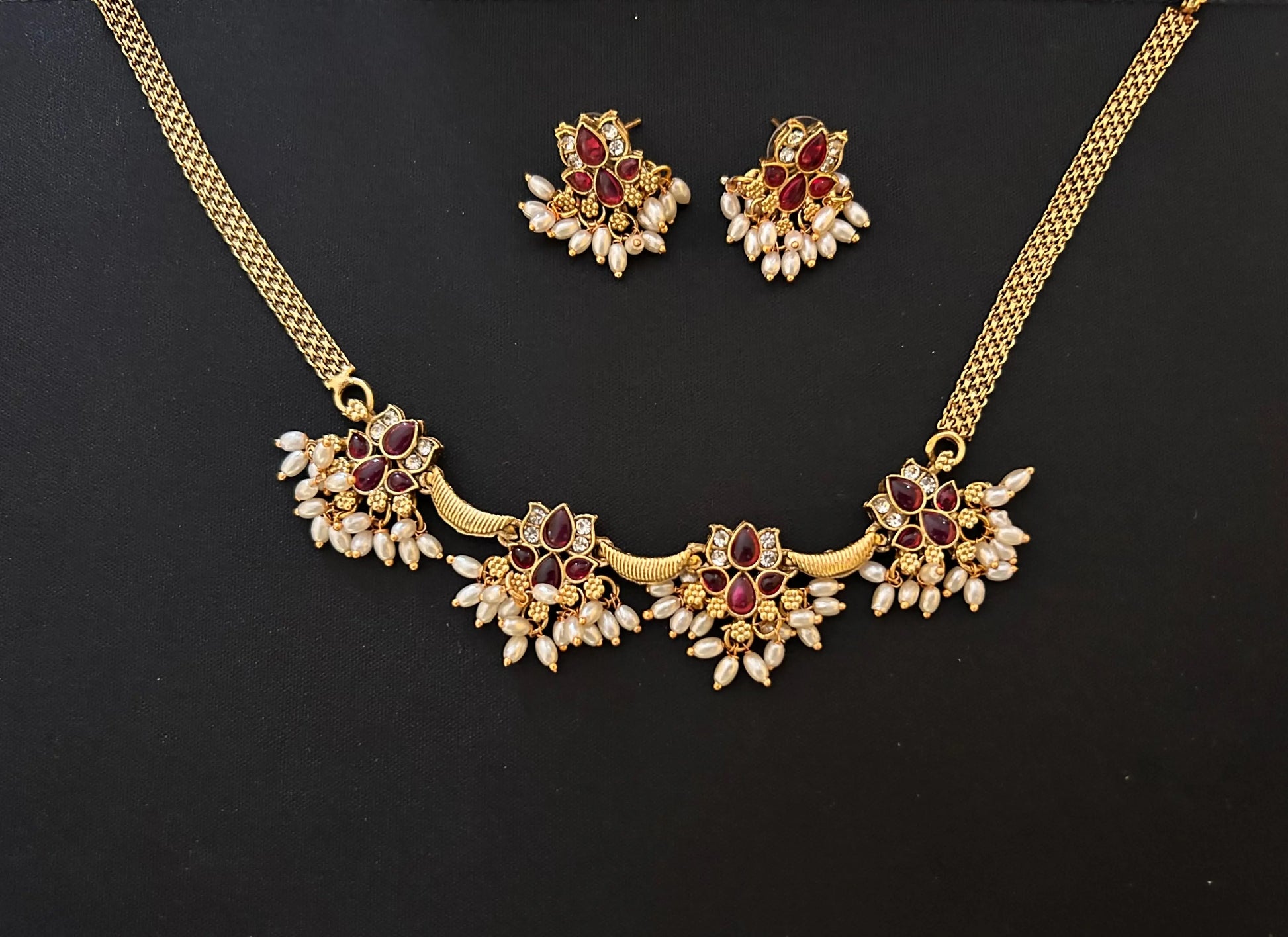 Short chain-pearls Mandira Silks