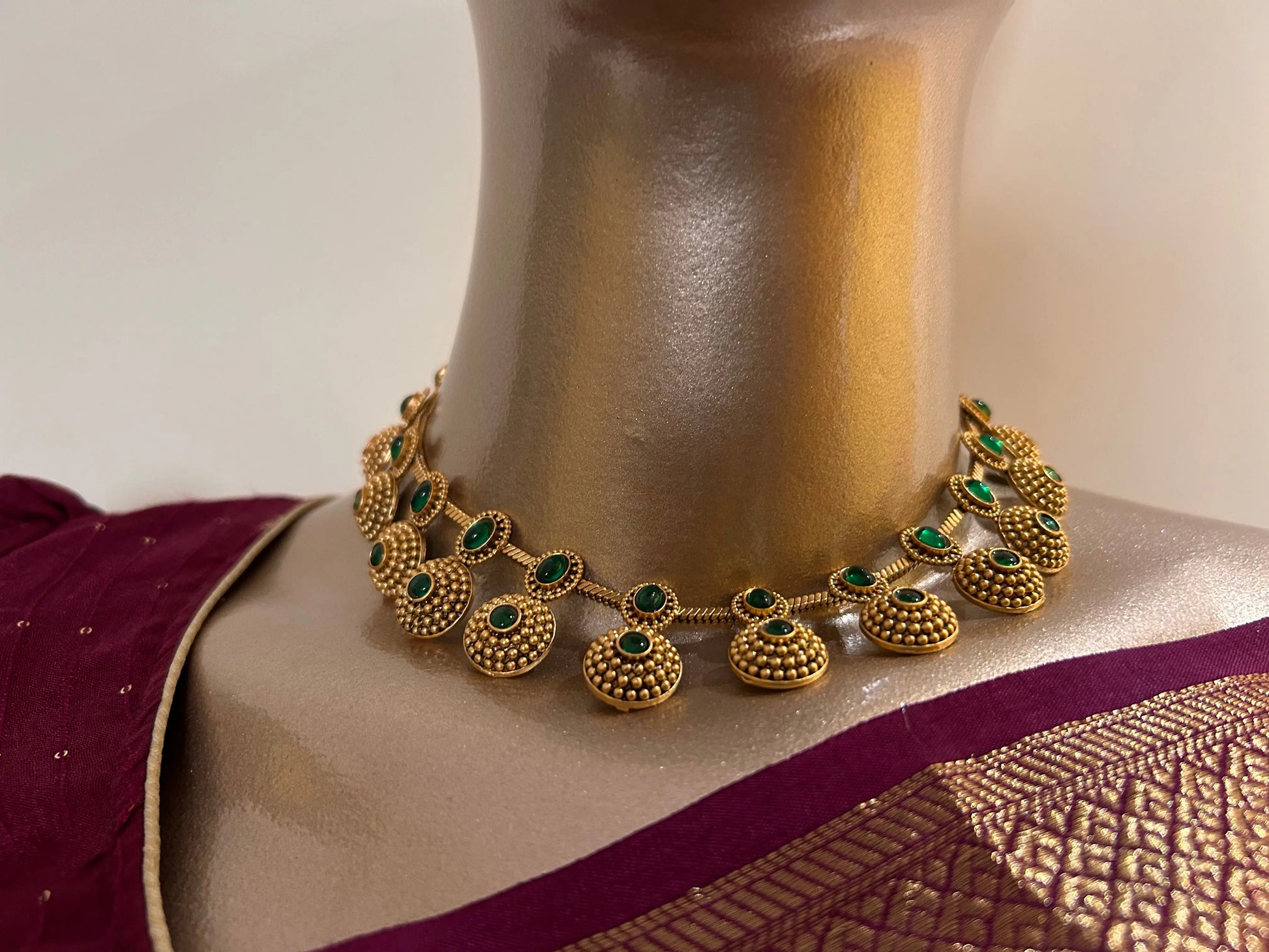 Short chain with stones Mandira Silks