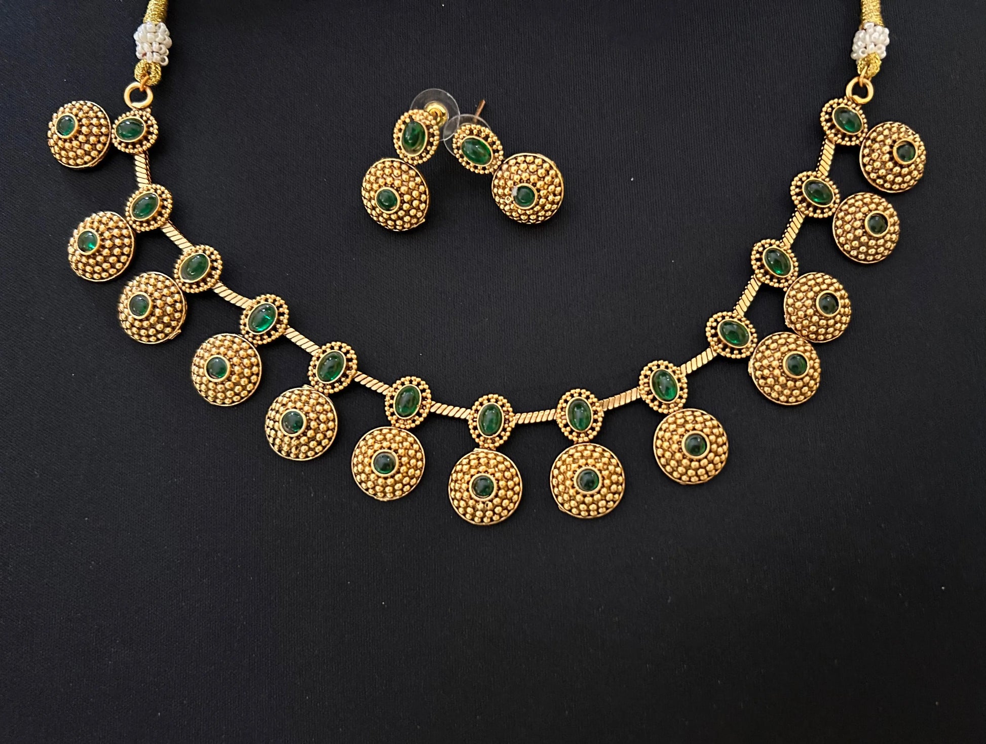Short chain with stones Mandira Silks