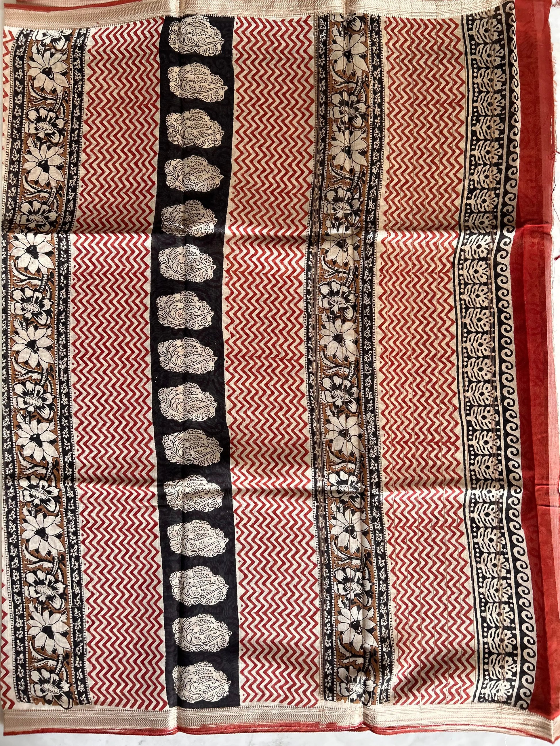 Red and Black combo color Bagru Printed Chanderi Blended Cotton Saree with Maheswari Border Mandira Silks