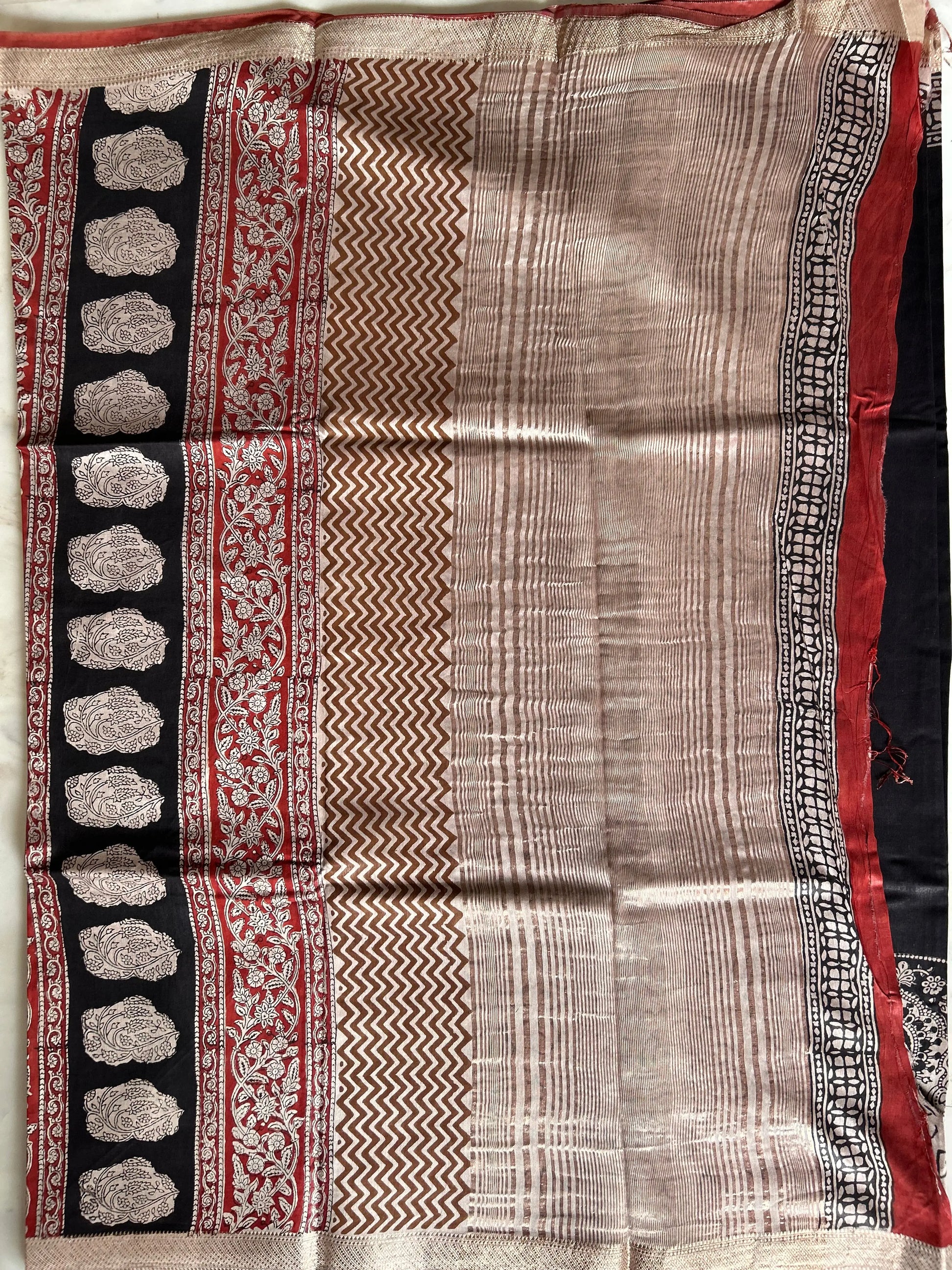 Red and Black combo color Bagru Printed Chanderi Blended Cotton Saree with Maheswari Border Mandira Silks