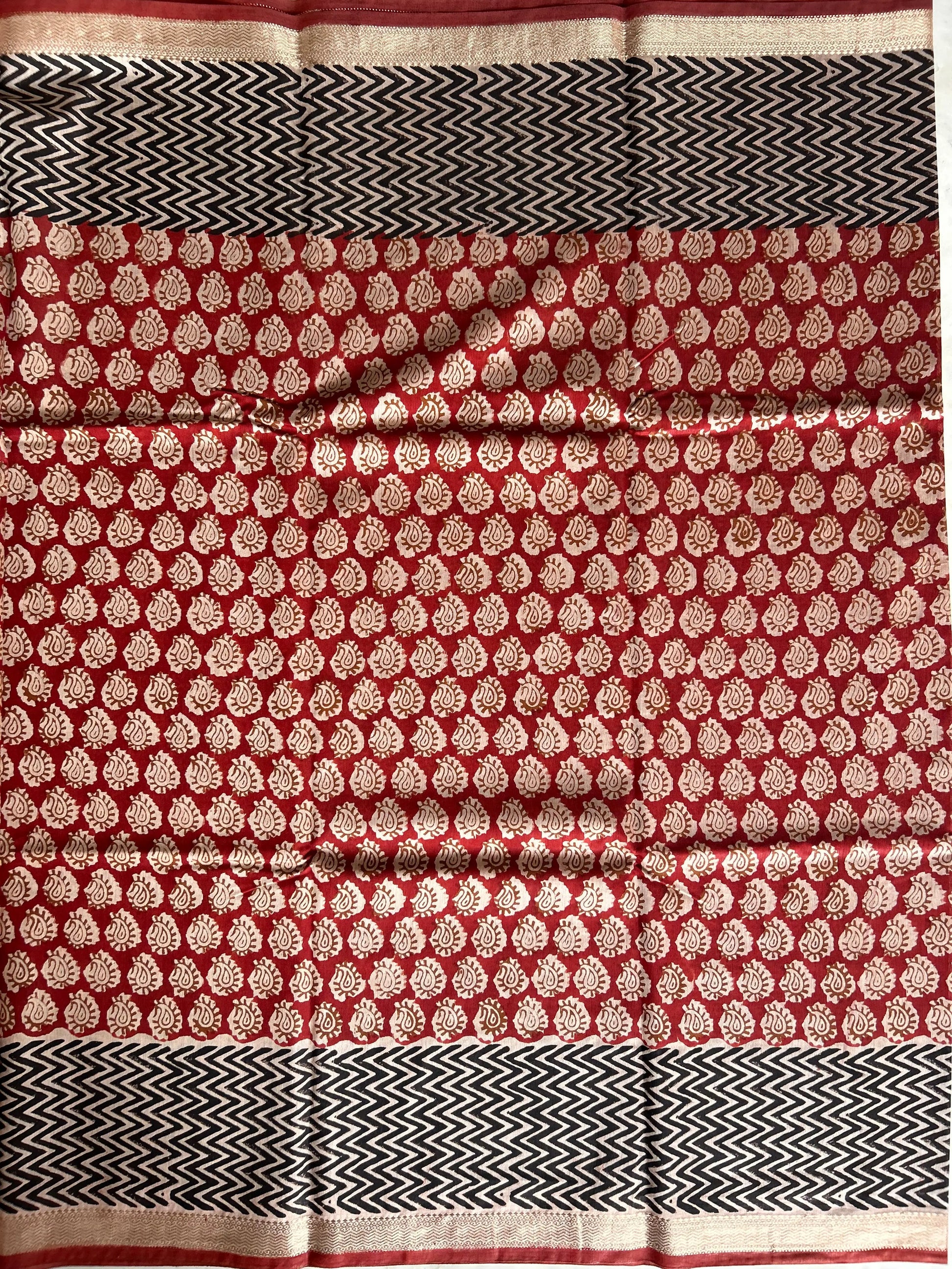 Red and Black combo color Bagru Printed Chanderi Blended Cotton Saree with Maheswari Border Mandira Silks