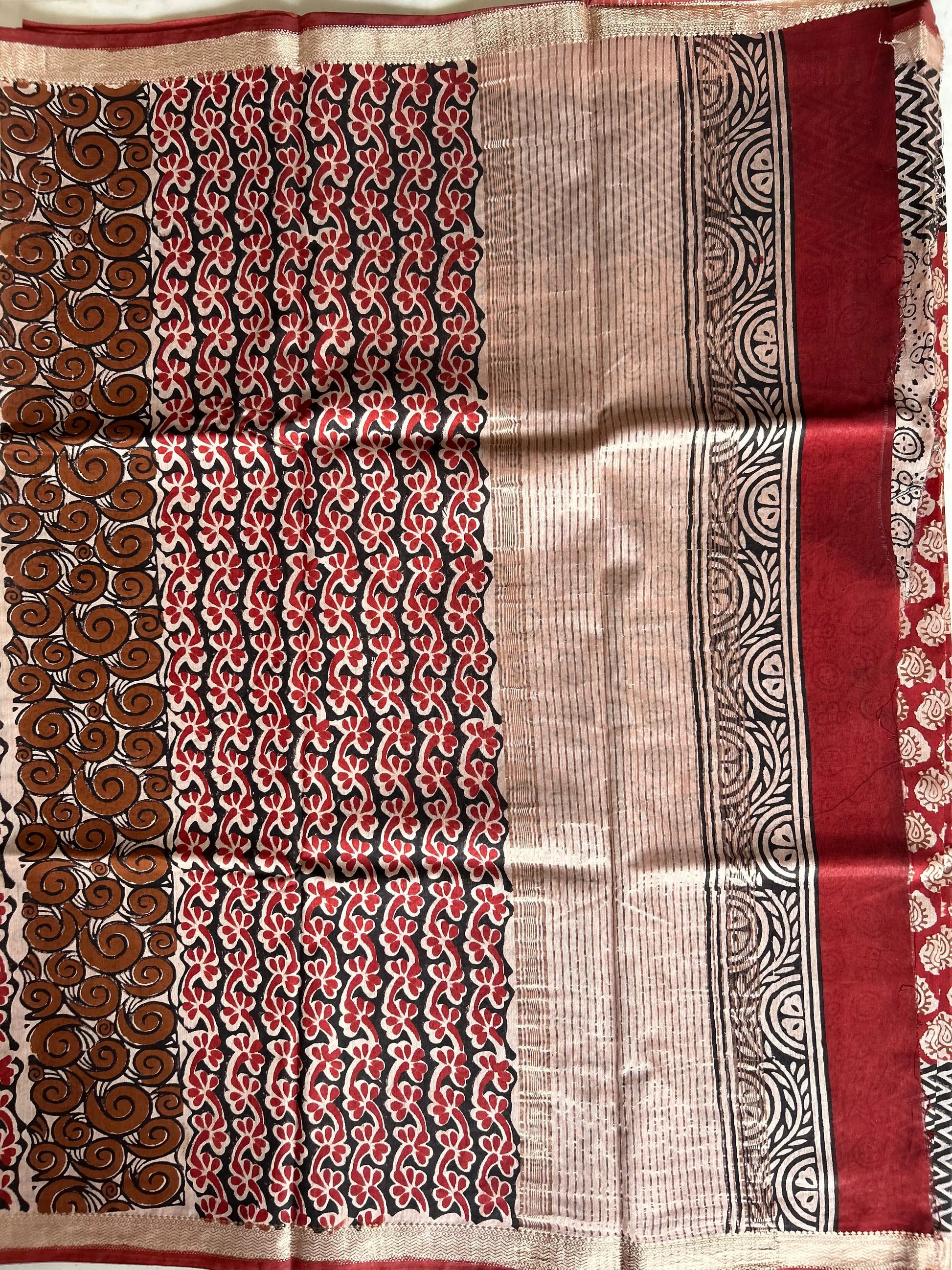 Red and Black combo color Bagru Printed Chanderi Blended Cotton Saree with Maheswari Border Mandira Silks